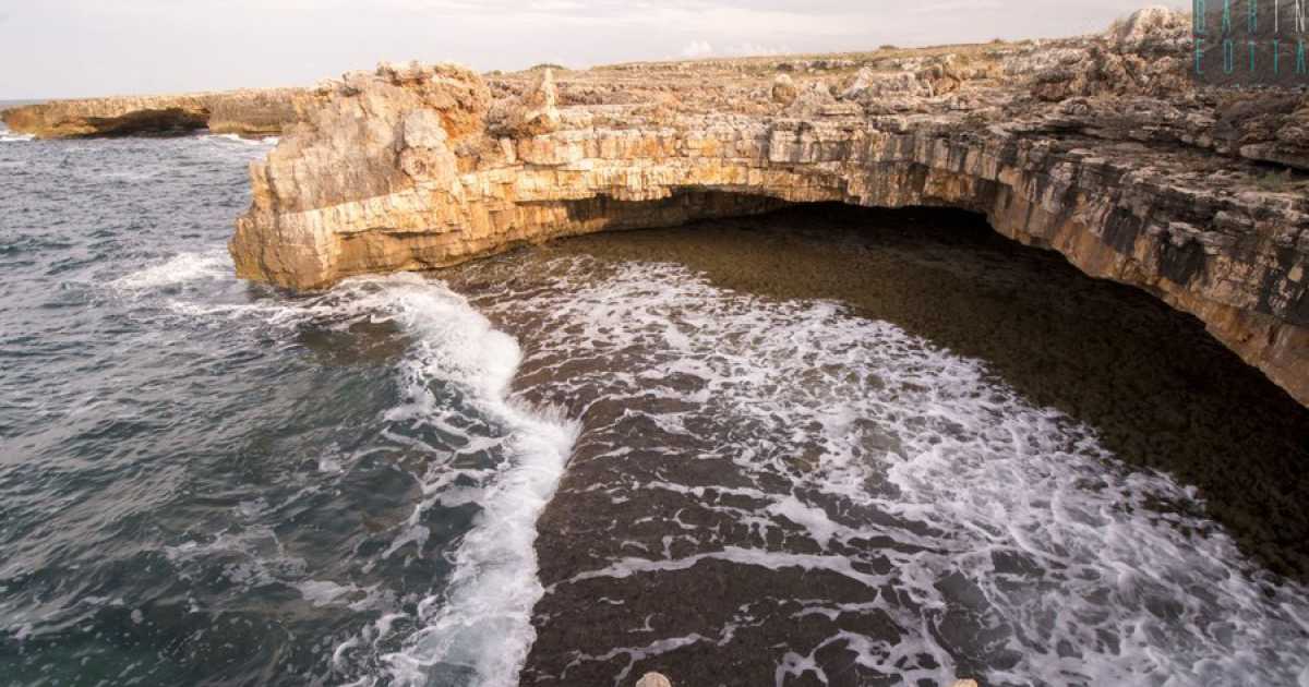 Grotte marine e spiaggette isolate: � la costa selvaggia e nascosta a sud di Polignano
